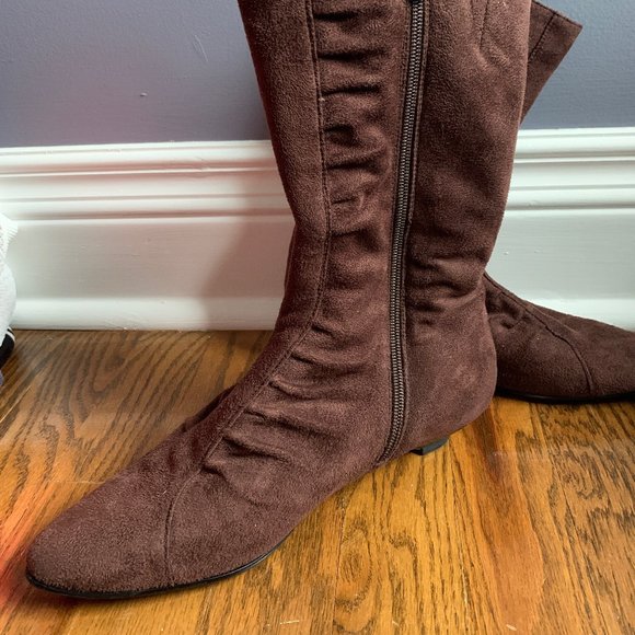 Brown boot - Picture 2 of 2